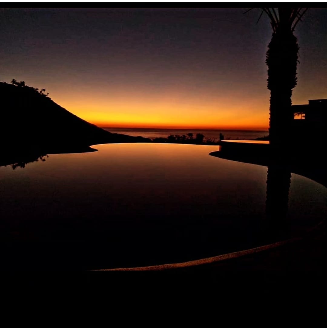 Reflejo de alberca al atardecer